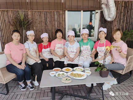 西安燕子月嫂，辅食添加培训合影