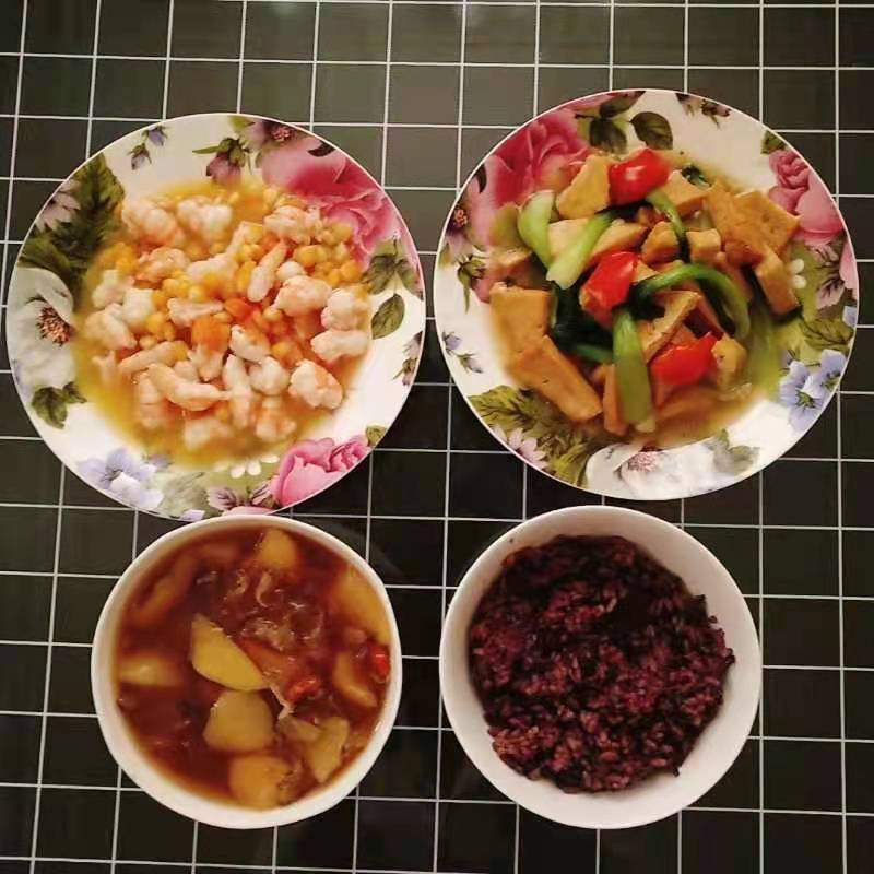 西安燕子月嫂豆鹏红制作的月子餐