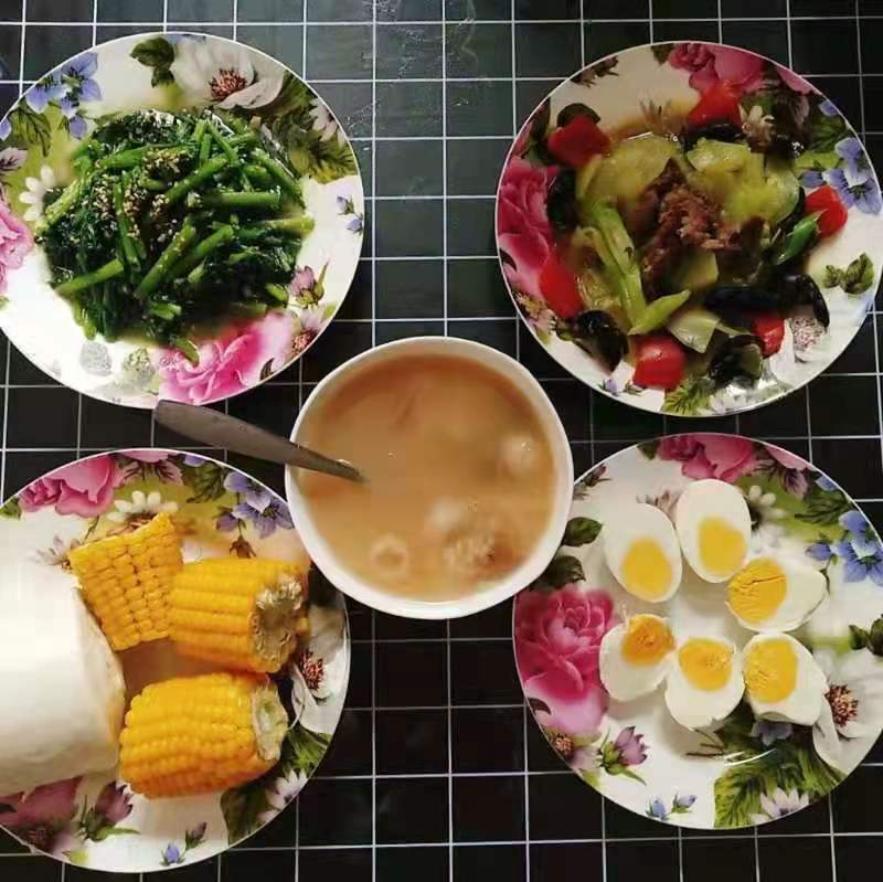 西安燕子月嫂豆鹏红制作的月子餐