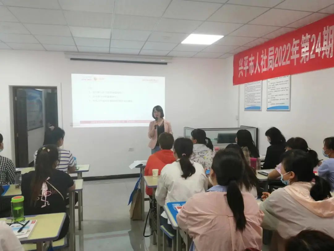 西安燕子月嫂兴平育婴员培训黄老师授课