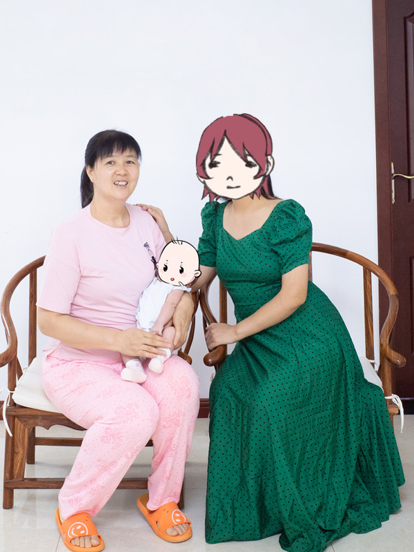 西安燕子月嫂王晓艳与客户合影