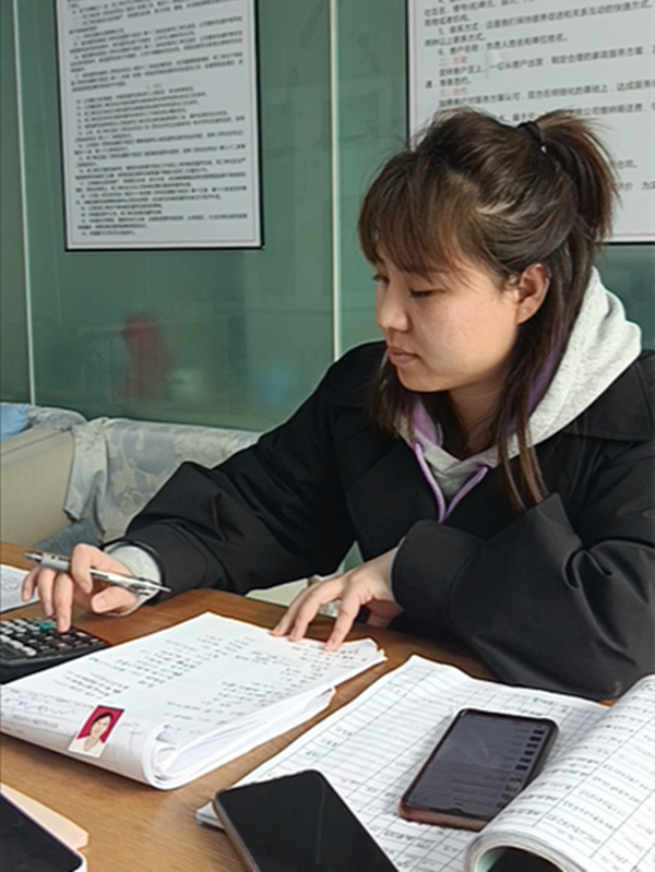 西安燕子月嫂客服老师崔俏雯